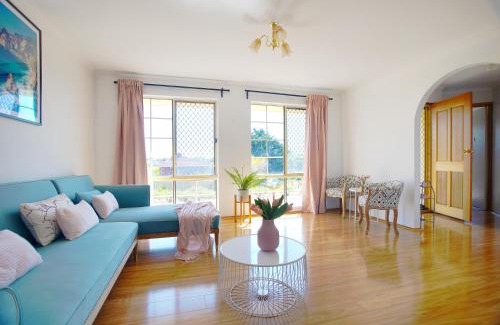 Hallett Cove House | Hallett Cove House 6Bed 3Bath Full Kitchen Fast Wifi 5TV Netflix Espresso-Perfect for large families