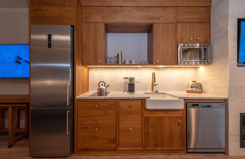 Downtown Cannon Beach Hotel | Hallmark Resort - Cannon Beach