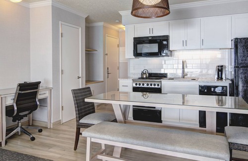 Downtown Cannon Beach Hotel | Hallmark Resort - Cannon Beach