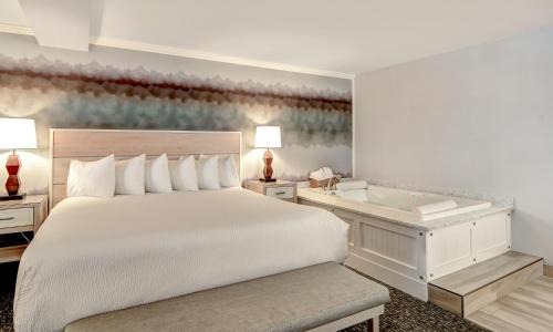 Newport Resort | Hallmark Resort - Newport