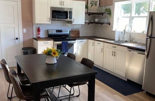 Hamilton House | Hamilton Getaway -Entire House in DT Hamilton