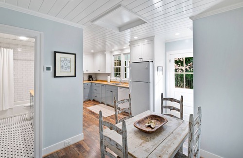 Batesville Cottage | Hampshire Cottage in Ivy| 30+ Days Near Cville | Pet Friendly