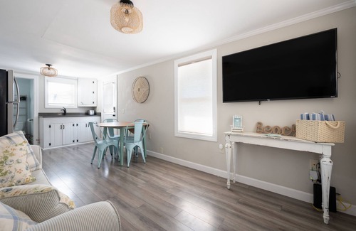 Hampton House | Hampton Beach Cottage - River/Beach 2 Block Walk