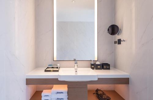 Haigang District Hotel | Hampton by Hilton Qinhuangdao Jinmeng Bay