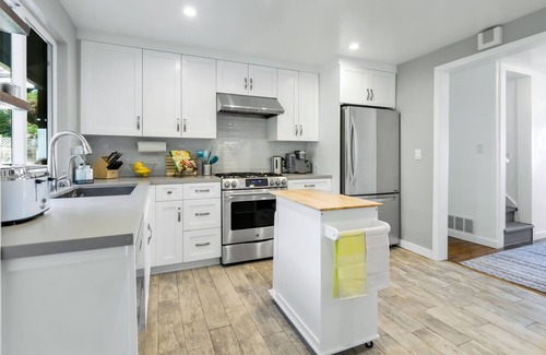 Pacific Palisades House | "Hampton House" Ocean Views. Family & Pet Friendly. WEEKLY AND MONTHLY DISCOUNTS