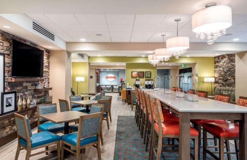 Baltimore Hotel | Hampton Inn Baltimore Bayview Campus