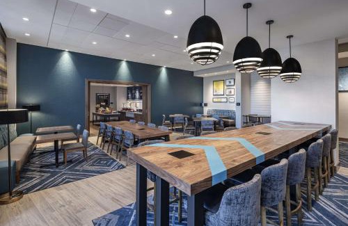 Woburn Hotel | Hampton Inn Boston Woburn