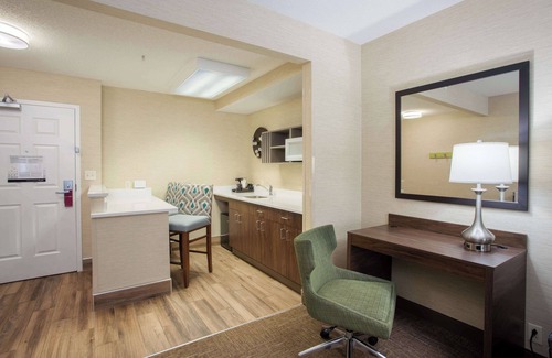 West Seneca Hotel | Hampton Inn Buffalo South/I-90