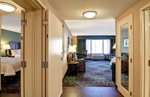 Airport Corporate Hotel | Hampton Inn by Hilton Toronto Airport Corporate Centre