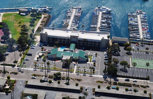 Hollywood Hotel | Hampton Inn Channel Islands Harbor