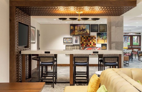 The Vista Hotel | Hampton Inn Columbia-Downtown Historic District