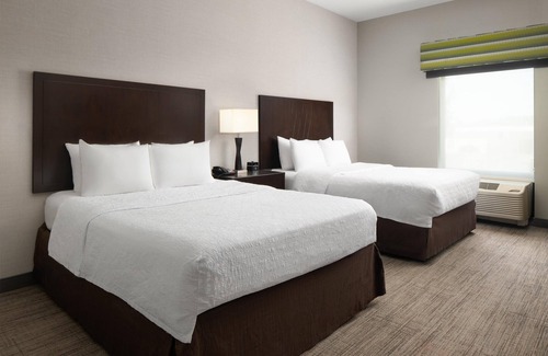 Kingmont Hotel | Hampton Inn Fairmont