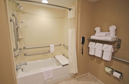 Coliseum Central Hotel | Hampton Inn Hampton-Newport News