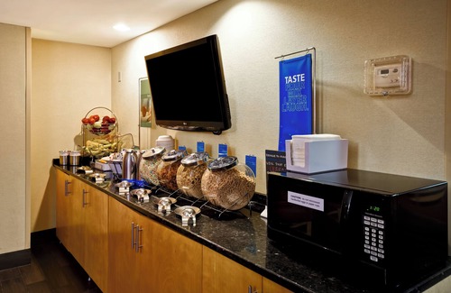 Jeffersonville - Clarksville Hotel | Hampton Inn Louisville-North/Clarksville