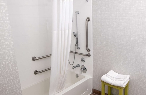 Pickwick Dam Hotel | Hampton Inn Pickwick Dam-At Shiloh Falls