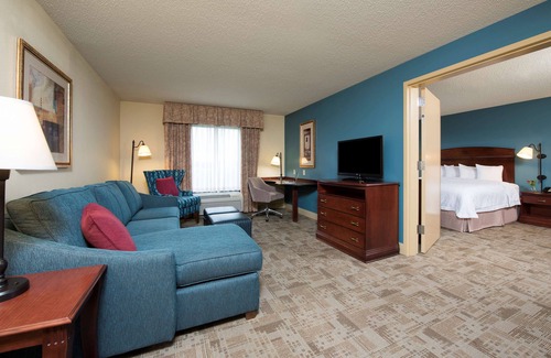Normal Hotel | Hampton Inn & Suites Bloomington - Normal