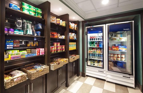 Northeast Mississauga Hotel | Hampton Inn & Suites by Hilton Toronto Airport
