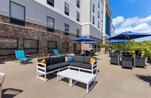 Canton Hotel | Hampton Inn & Suites Canton