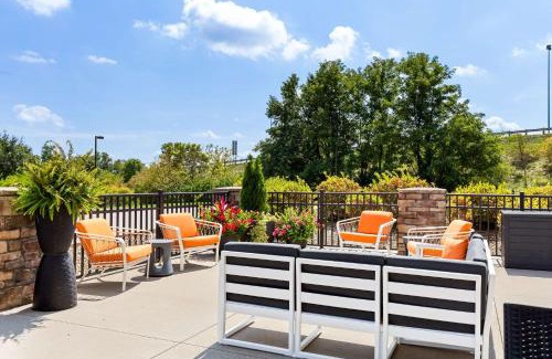 Canton Hotel | Hampton Inn & Suites Canton