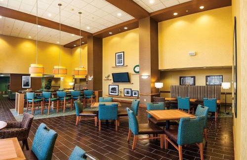 Chesapeake Hotel | Hampton Inn & Suites Chesapeake-Square Mall