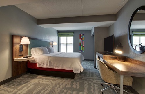 Aurora Hotel | Hampton Inn & Suites Chicago/Aurora