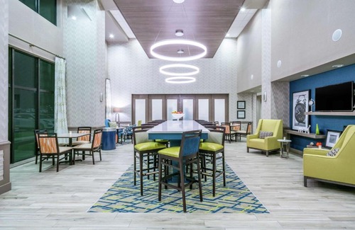 Glenarden Hotel | Hampton Inn & Suites Glenarden/Washington DC