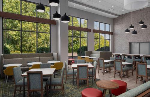 Grand Rapids Hotel | Hampton Inn & Suites Grand Rapids-Airport 28th St