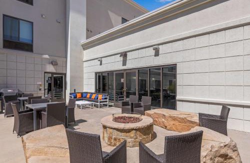 Greeley Hotel | Hampton Inn & Suites Greeley