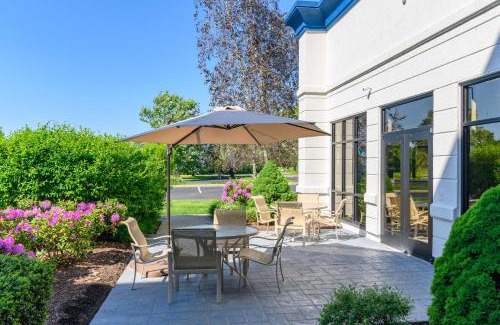 Manchester Hotel | Hampton Inn & Suites Hartford-Manchester
