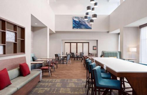 North Glenmore Hotel | Hampton Inn & Suites Kelowna, British Columbia, Canada