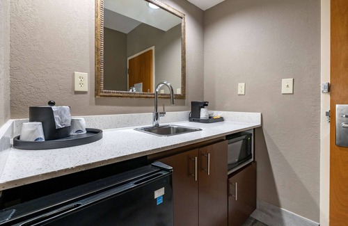 Jeffersontown Hotel | Hampton Inn & Suites Louisville East