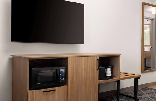 Quad Cities Hotel | Hampton Inn & Suites Moline-Quad City Int'l Aprt