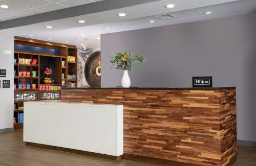New Stanton Hotel | Hampton Inn & Suites Pittsburgh New Stanton PA
