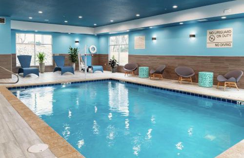 New Stanton Hotel | Hampton Inn & Suites Pittsburgh New Stanton PA