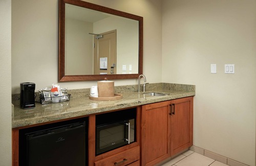 Southeast Salem Hotel | Hampton Inn & Suites Salem, OR