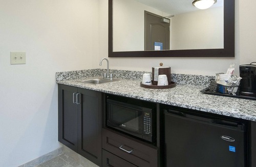 Seneca Hotel | Hampton Inn & Suites Seneca-Clemson Area