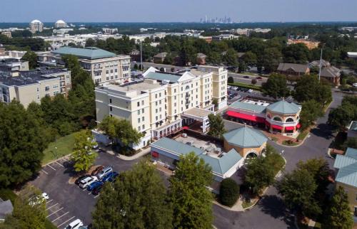 SouthPark Hotel | Hampton Inn & Suites South Park at Phillips Place