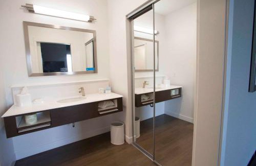 West Seventh Hotel | Hampton Inn & Suites St. Paul Downtown