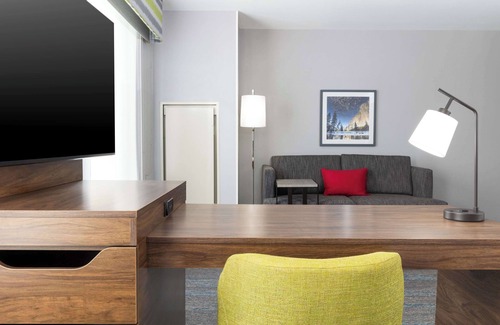 Agua Dulce Hotel | Hampton Inn & Suites Porter Ranch Los Angeles