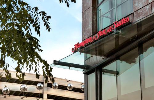 Navy Yard Hotel | Hampton Inn & Suites Washington, D.C. - Navy Yard