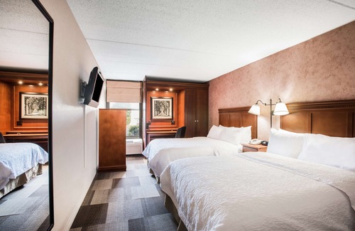 West Springfield Hotel | Hampton Inn West Springfield