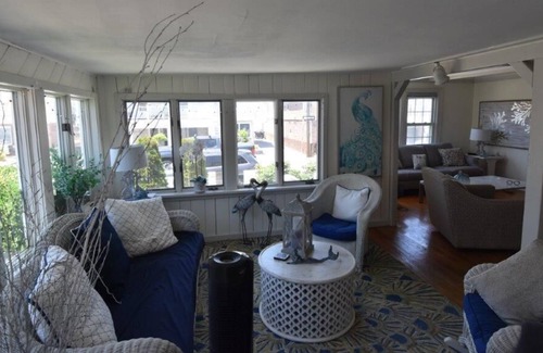 East Atlantic Beach House | Hamptons like EAB Long Beach area 4 Bedroom House - Steps to the ocean!