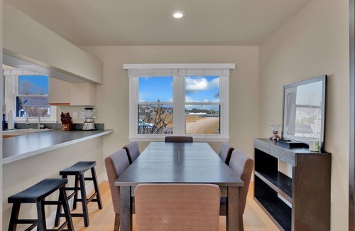 Hampton Bays House | Hamptons Waterfront With Private Beach & Pool