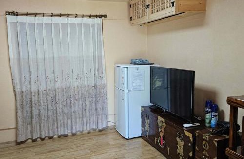 Hwarim House | Hamyang Namgye Ilodang Hanok Stay