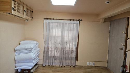 Hwarim House | Hamyang Namgye Ilodang Hanok Stay