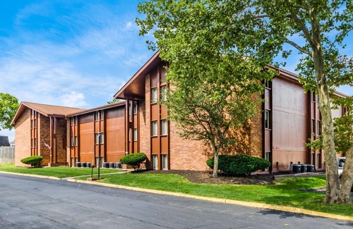 Northwest Columbus Apartment | Hancock - Resort Style Apartment with Queens Bed & Bath Tub