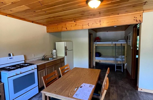 Barnum Hotel | Hanging Horn Lakeside Resort