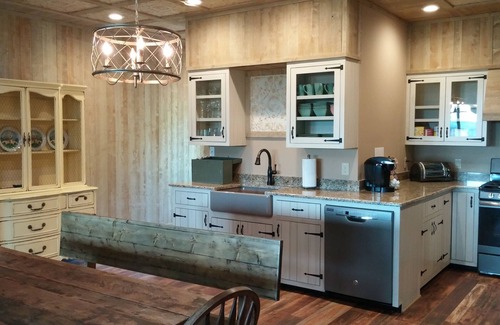 Westfield House | Hanging Rock Cabin at Luna's Trail