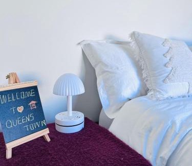 Kawarau Falls House | Hanleys Private Room near Ski Airport