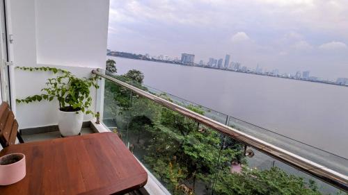 Yen Phu Apartment | Hanoi Home 2 - Lake View Apartment